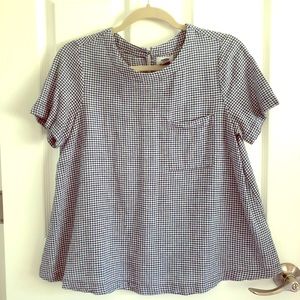 Cute blue gingham top.